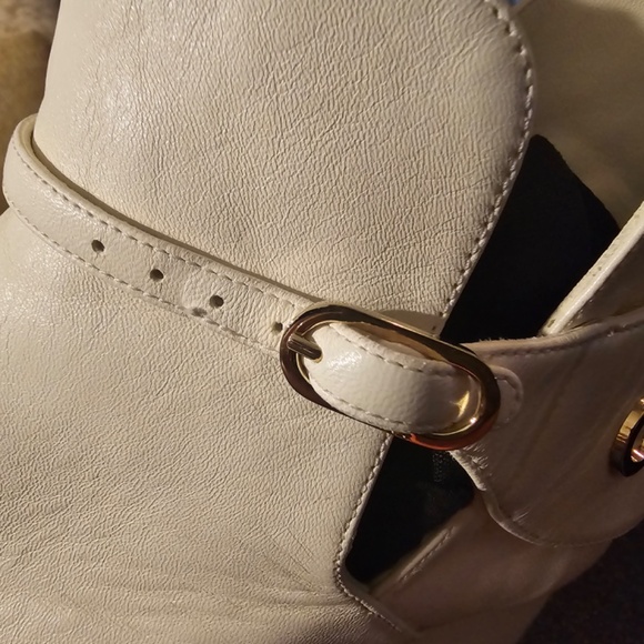 Chanel Ankle Boot Ivory/Black worn once 1575 new. 2022 year - Picture 6 of 16